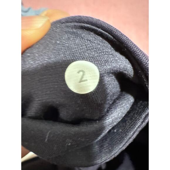 Lululemon  Emerge renewed Crop full-on Luon size‎ 2 - Picture 7 of 7